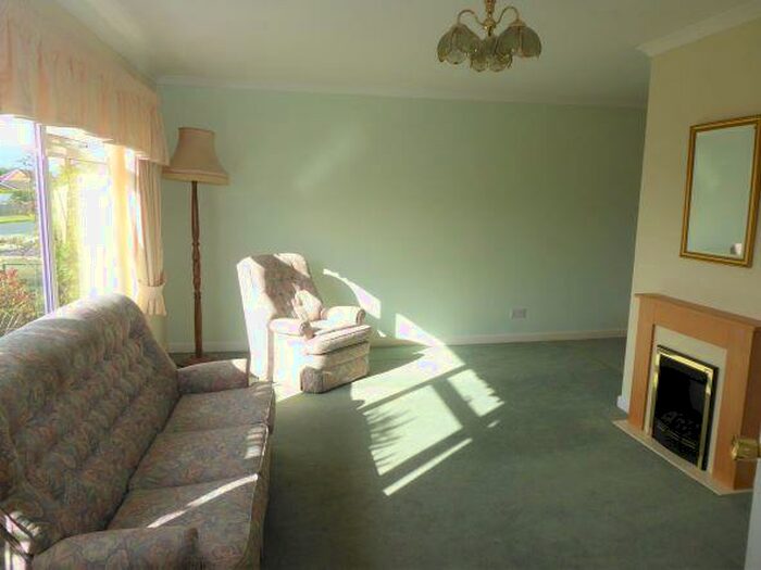3 Bedroom Detached Bungalow For Sale In Thorntree Road, Northallerton, DL6