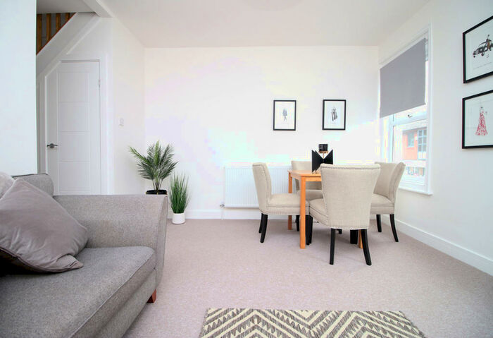 2 Bedroom Serviced Apartments To Rent In Havelock St, Swindon, SN1