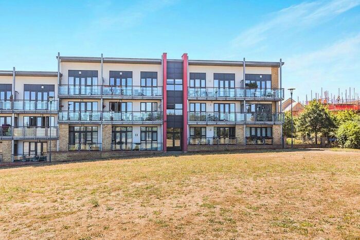 2 Bedroom Flat To Rent In Skylark Avenue, Greenhithe, Kent, DA9