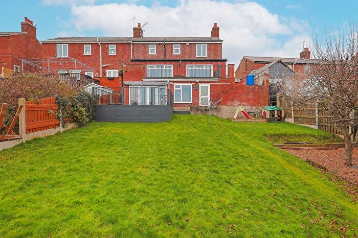 3 Bedroom Semi Detached House To Rent In Brockwell Lane, Chesterfield, S40