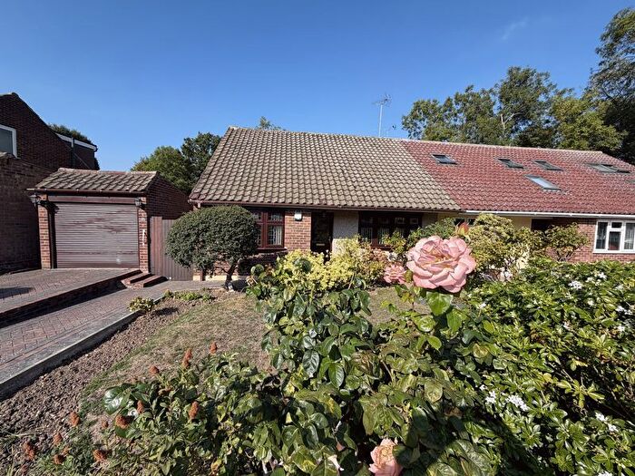 3 Bedroom Semi Detached Bungalow For Sale In The Chenies, Wilmington, Dartford, DA2