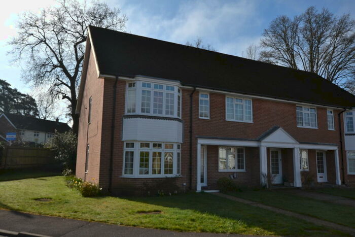 2 Bedroom Ground Maisonette To Rent In Heathfield Court, GU51