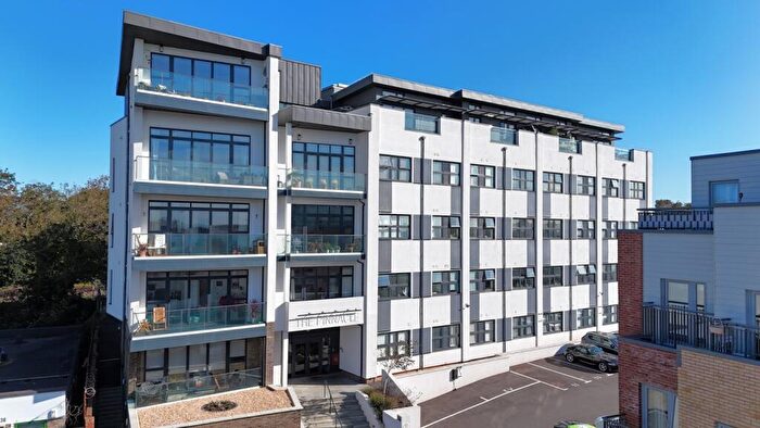 2 Bedroom Flat For Sale In The Pinnacle Poets Corner Hove, BN3