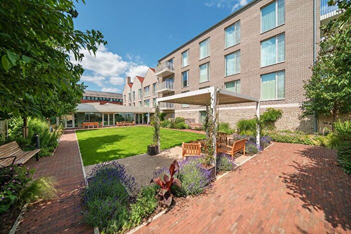 1 Bedroom Apartment For Sale In Pegasus Cobham Bowers Portsmouth Road Cobham Surrey, KT11