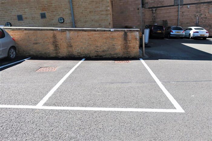 2 Bedroom Flat To Rent In Albion Street, Chipping Norton, OX7