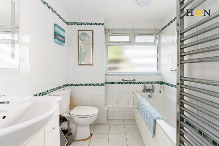 1 Bedroom Flat For Sale In Kingsway, Hove, BN3