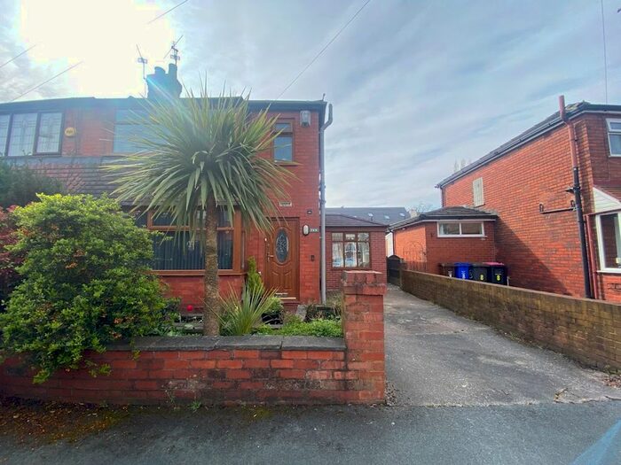 3 Bedroom Town House To Rent In Malvern Grove, Worsley, M28