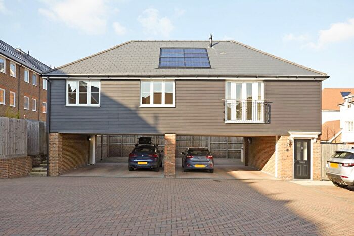 2 Bedroom Maisonette To Rent In Victoria Court, Dunton Green, Sevenoaks, TN14