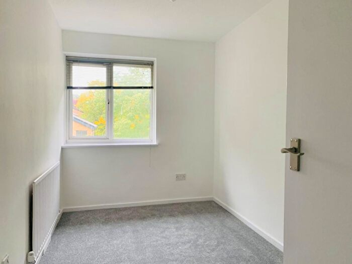 2 Bedroom Flat To Rent In Buckingham Avenue, Perivale, UB6