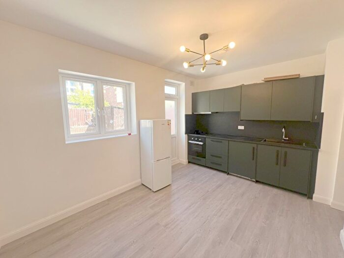 1 Bedroom Flat To Rent In Dunbar Road, London, N22