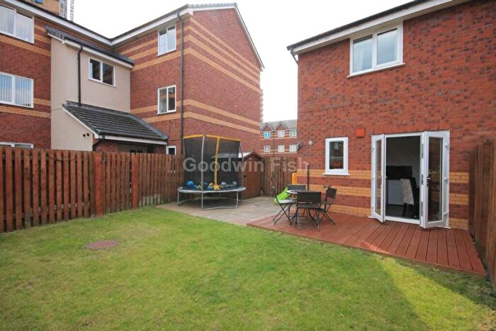 2 Bedroom End Of Terrace House To Rent In Brocade Close, Trinity Riverside, M3