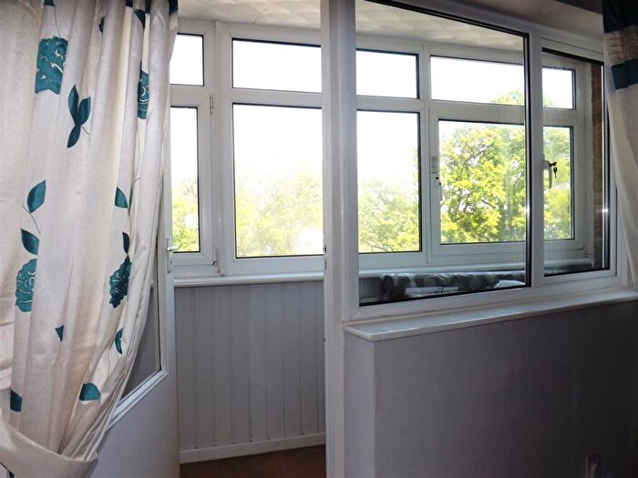 2 Bedroom Flat To Rent In Boundary Road, Worthing, BN11