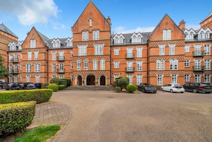 2 Bedroom Flat To Rent In Virginia Water, Surrey, GU25
