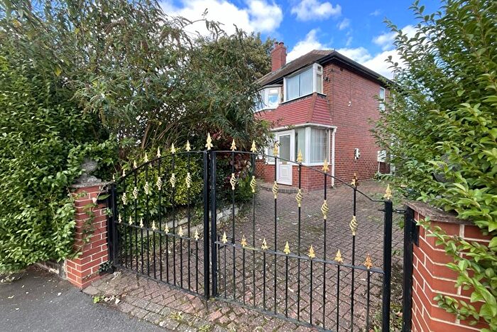 3 Bedroom Semi-Detached House For Sale In Sundown Road, Sheffield, S13