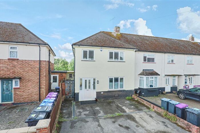 3 Bedroom Semi-Detached House For Sale In King George Road, Ware, SG12