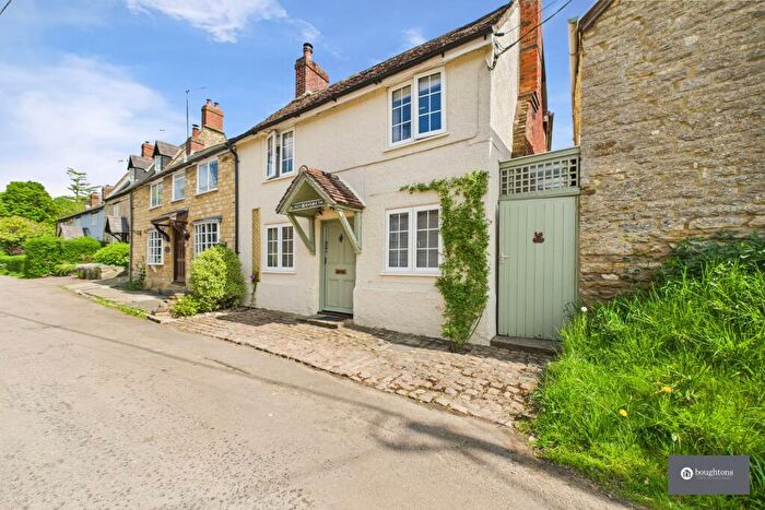 3 Bedroom Semi-Detached House For Sale In Main Street, Turweston, NN13