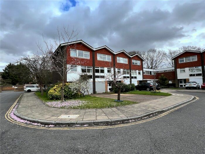 4 Bedroom End Of Terrace House To Rent In The Knoll, London, W13