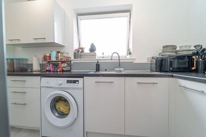 2 Bedroom Flat For Sale In Redhouse Court, Blackburn, EH47