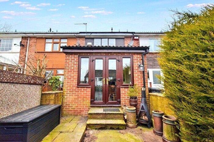 2 Bedroom Terraced House For Sale In Lawns Terrace, New Farnley, Leeds, West Yorkshire, LS12