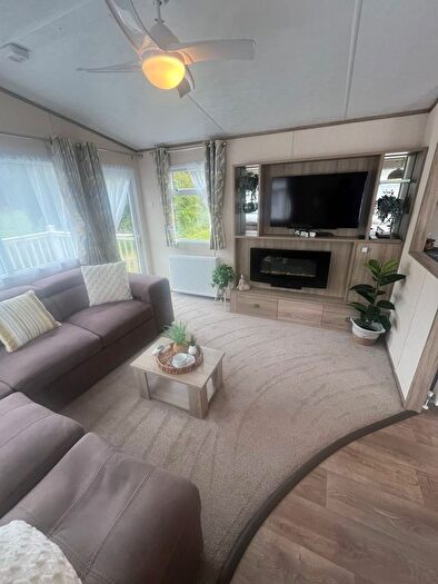 2 Bedroom Mobile/park Home For Sale In Allerthorpe, York, YO42