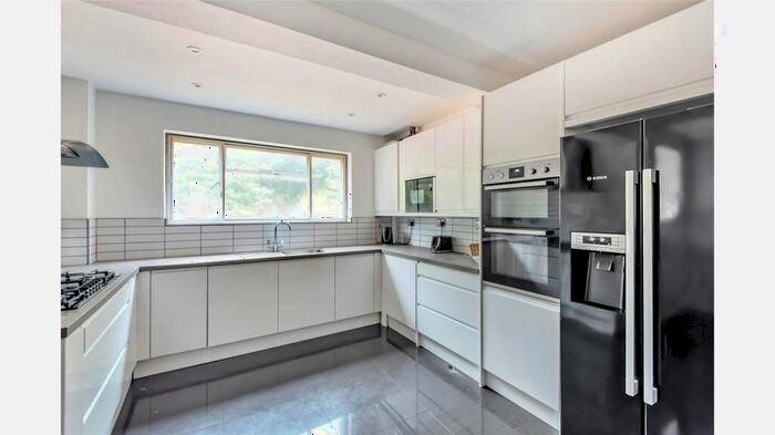 5 Bedroom Detached House For Sale In Park Avenue, Camberley, Surrey, GU15