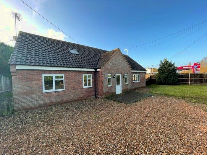 5 Bedroom Chalet To Rent In Old Methwold Road, Whittington, Kings Lynn, PE33