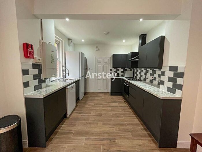 6 Bedroom Semi-Detached House To Rent In Holyrood Avenue, Southampton, SO17