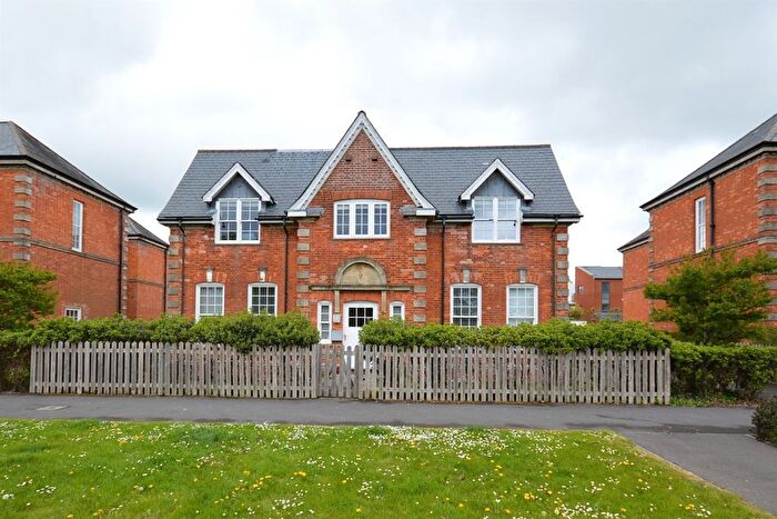 1 Bedroom Flat To Rent In Longley Road, Chichester, West Sussex, PO19