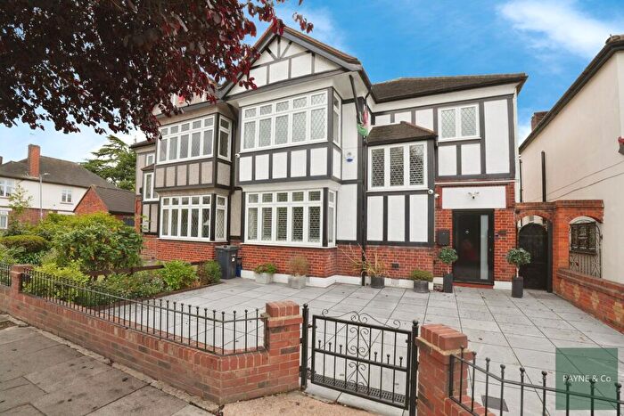 3 Bedroom Semi-Detached House For Sale In The Drive, Ilford, IG1