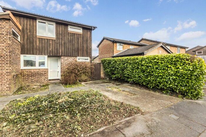 3 Bedroom Detached House To Rent In Morland Close, Hampton, TW12