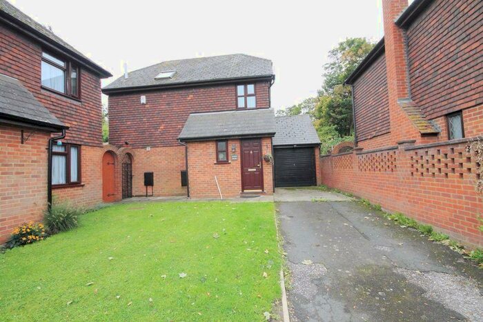 3 Bedroom Detached House To Rent In Westwood Place, Faversham, ME13