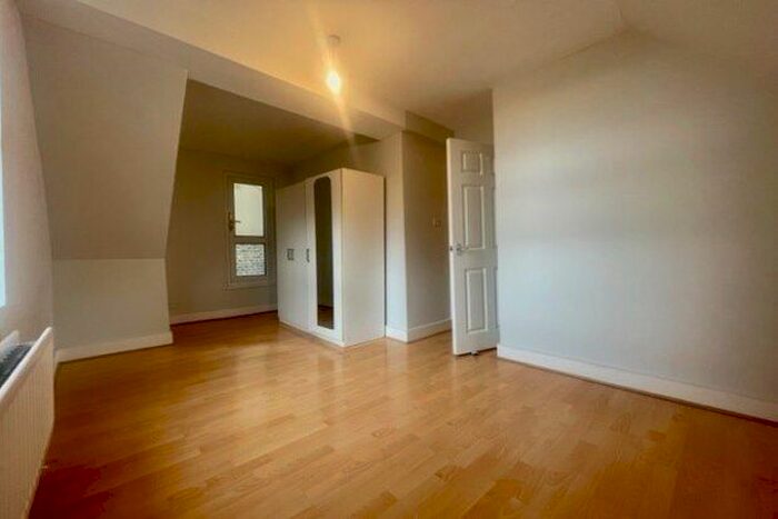 2 Bedroom Flat To Rent In Manbey Park Road, London, E15