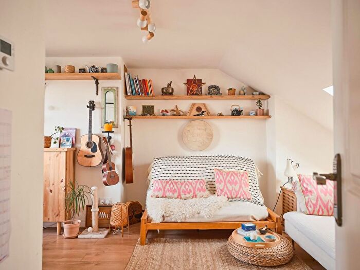 2 Bedroom Maisonette For Sale In Westminster Road, Whitehall, BS5