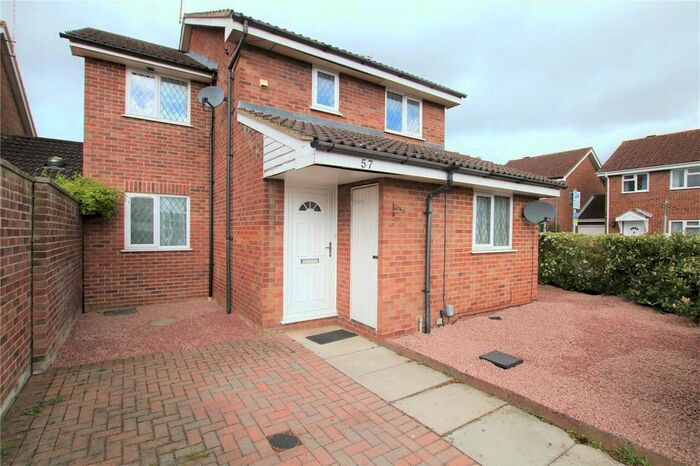 2 Bedroom Flat To Rent In The Willows, Caversham, Reading, Berkshire, RG4