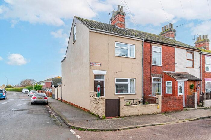 3 Bedroom End Of Terrace House For Sale In May Road, Lowestoft, NR32