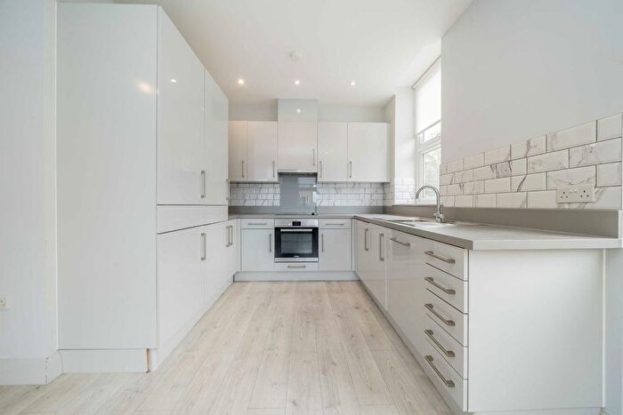 1 Bedroom Flat For Sale In High Road, Whetstone, N20