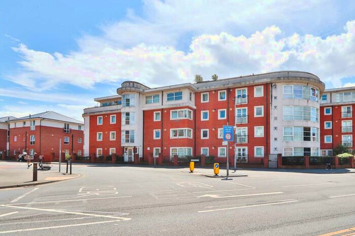 2 Bedroom Flat To Rent In London Road, Kingston Upon Thames, KT2
