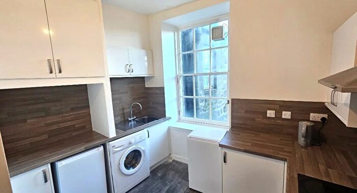 1 Bedroom Flat To Rent In Castle Street, City Centre, Aberdeen, AB11