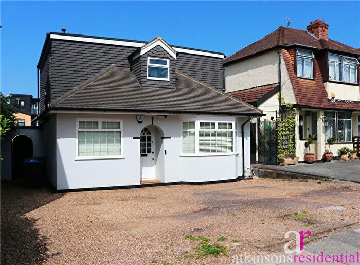 4 Bedroom Detached House For Sale In Layard Road, Enfield, Middlesex, EN1