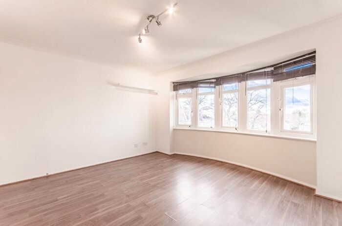 1 Bedroom Flat For Sale In Catherine Court, Newbury, Ilford, IG2