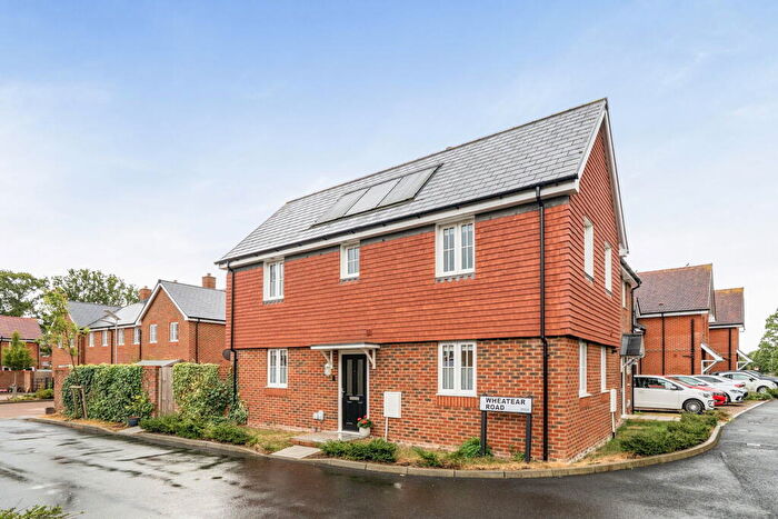 3 Bedroom Semi-Detached House For Sale In Wheatear Road, Boorley Green, Southampton, SO32