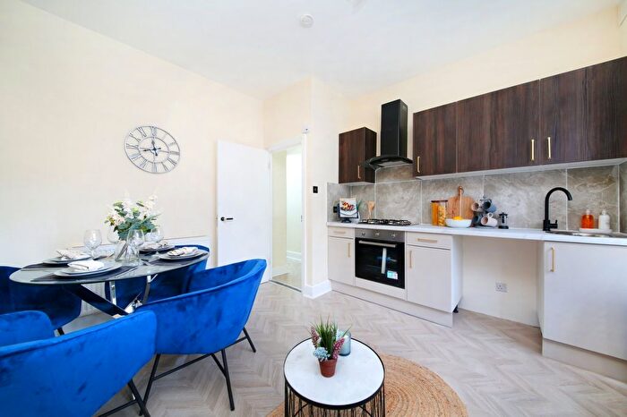 2 Bedroom Flat To Rent In Atherfold Road, Clapham North, SW9