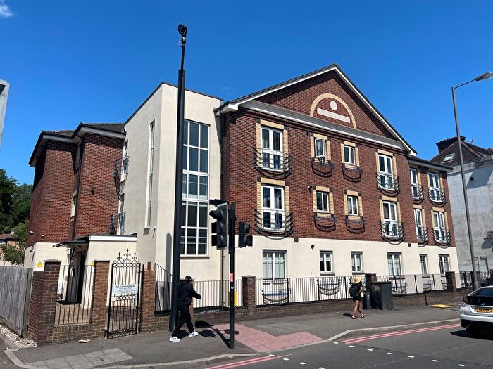 2 Bedroom Flat For Sale In Brighton Road, Purley, CR8