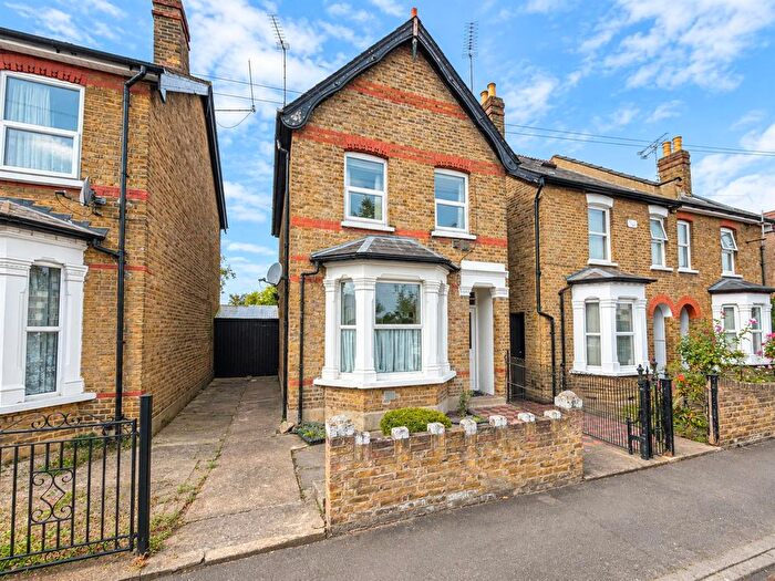 3 Bedroom Detached House For Sale In Strafford Road, Hounslow, TW3