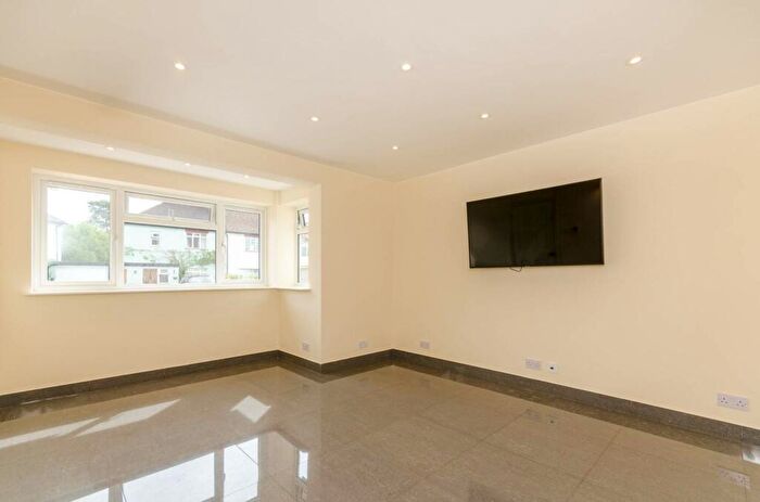 3 Bedroom End Of Terrace House To Rent In Gloucester Road, Stoughton, Guildford, GU2