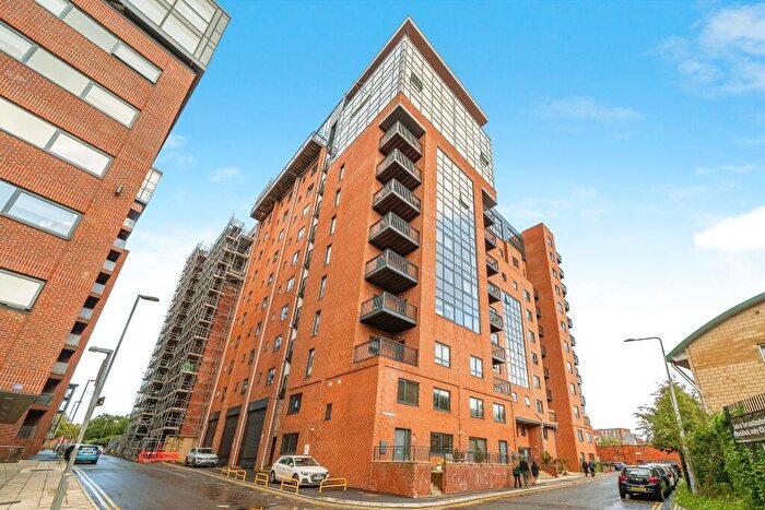 2 Bedroom Apartment To Rent In Hurst Street, L1