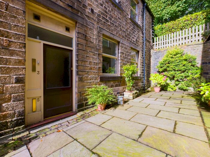 Houses for sale & to rent in OL3 5RS, Littlemoor Lane, Saddleworth