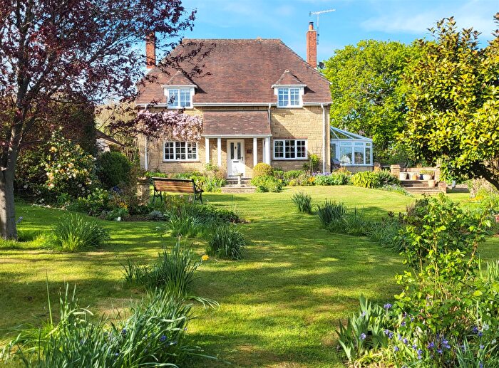 4 Bedroom Detached House For Sale In Moor Lane, Brighstone, Isle Of Wight, PO30