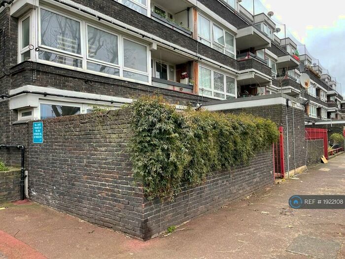 Studio To Rent In Kirwyn Way, London, SE5