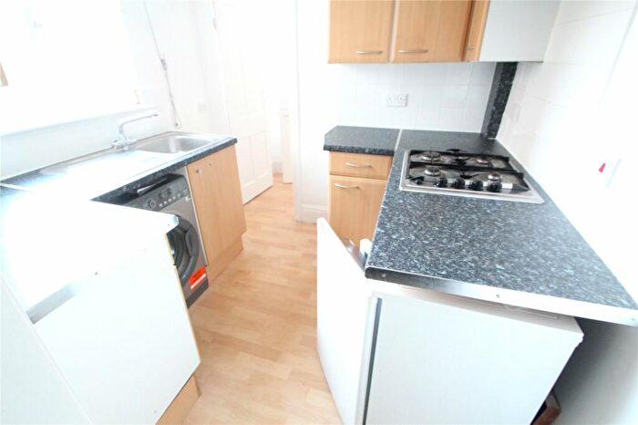 2 Bedroom Apartment To Rent In Alexandra Grove, Finchley, London, N12